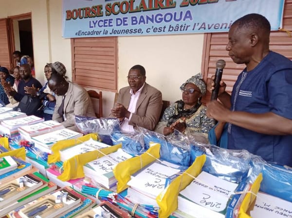 Première cérémonie de remise des bourses du programme PASEE au Lycée de Bangoua